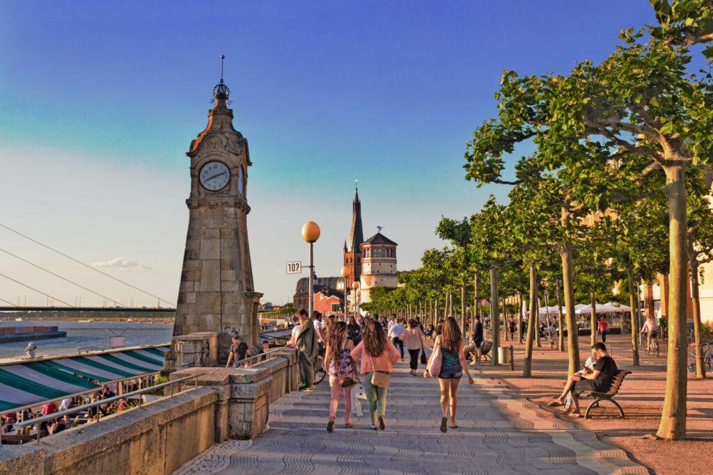 Düsseldorf Uferpromenade